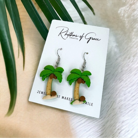 Palm Tree Dangle Earrings - Your Ticket to Tropical Bliss! 🌴 Summertime Fun! - Picture 3 of 5